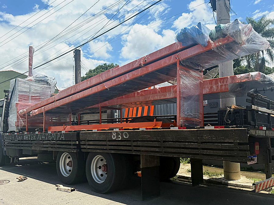 Carregamento de esteiras transportadoras para entrega
