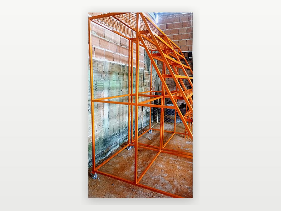 Escada Plataforma Industrial fabricada pela TCMAQ, foto 1