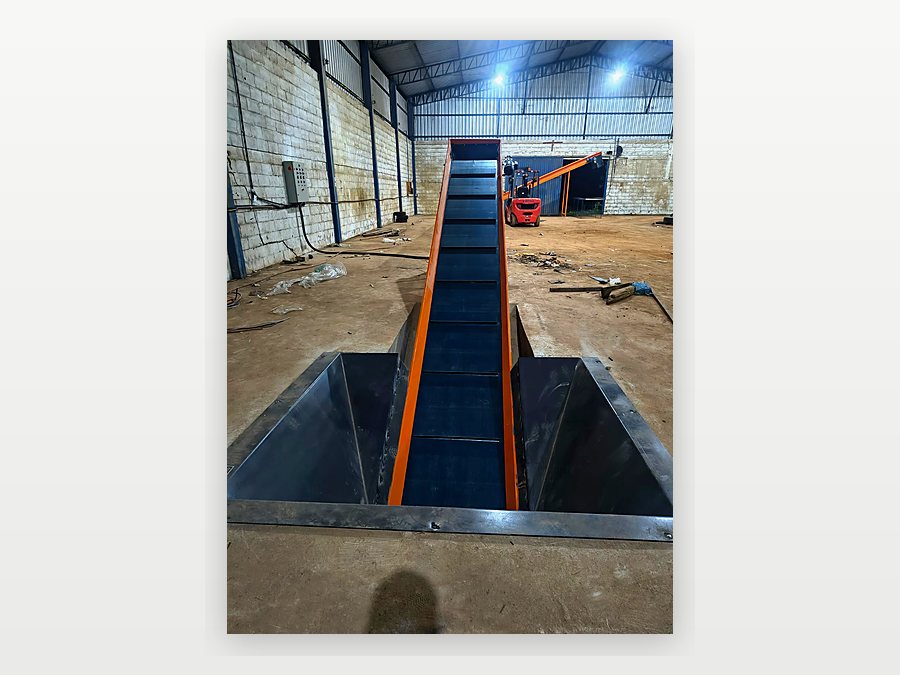 Esteira Transportadora Industrial fabricada pela TCMAQ, foto 1
