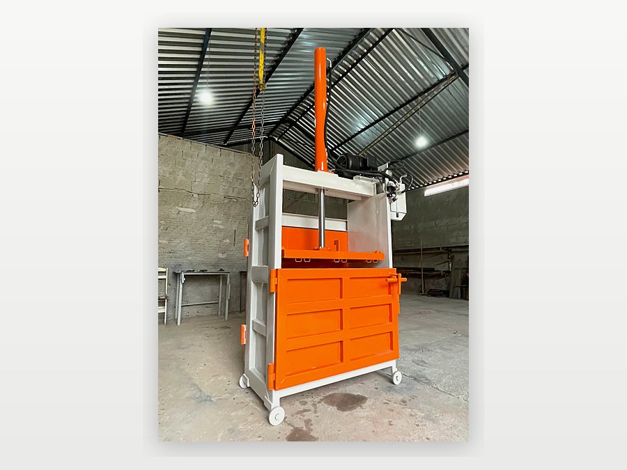 Prensa Enfardadeira Elétrica Industrial fabricada pela TCMAQ, foto 1