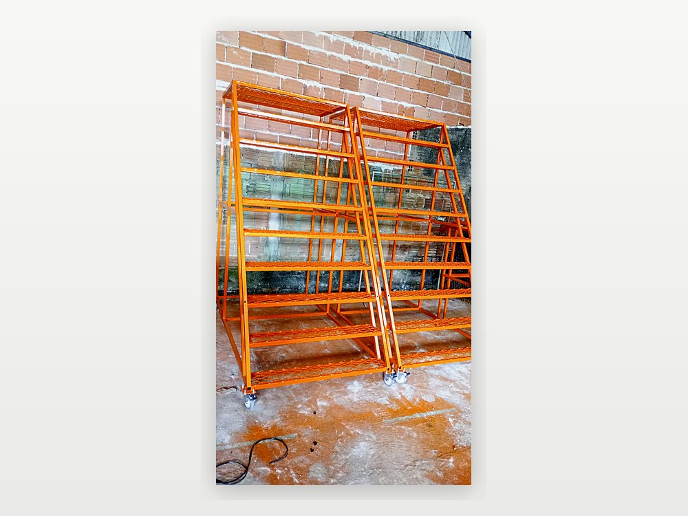 Escada Plataforma Industrial fabricada pela TCMAQ